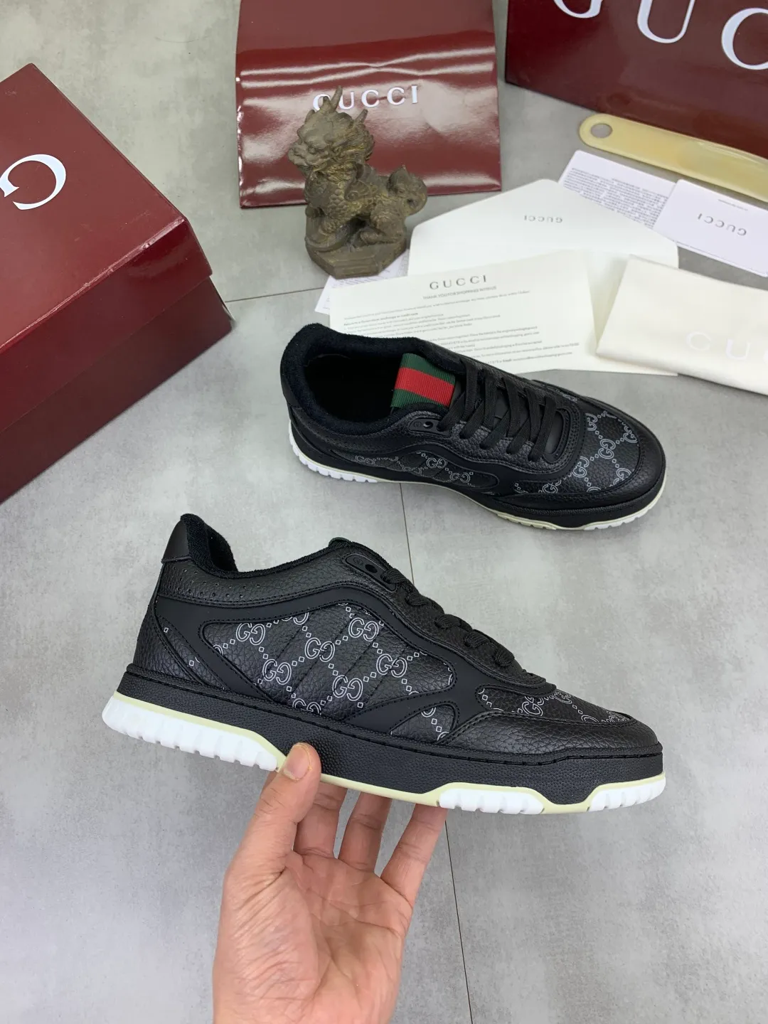 Men's men's shoes 💰P542 new Gucci Gucci couple 🧑‍🤝‍🧑 autumn and winter low-end catwalk casual sneakers, top version! Oil edge craftsmanship. New model for early spring, creating a perfect style, cool and sassy, ​​c-position fashionable wear, classic shoe style with retro and futuristic feel, showing exquisite texture! Open mold to customize high-density outsole. Comes fully packaged. Size: 35-45 Fabric: Imported calfskin punching Lining: Imported original towel lining